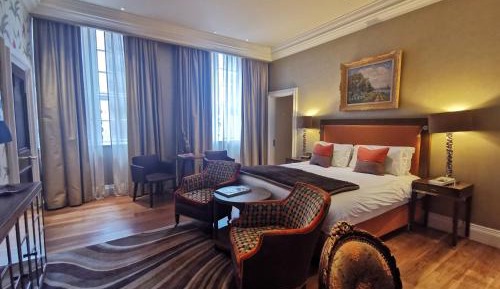 Roseate Classic Room