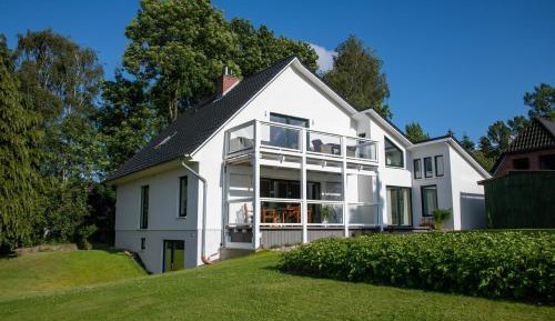 Two-Bedroom Apartment with Balcony and Sea View
