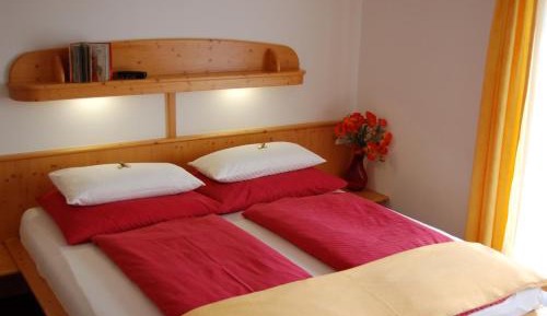 Apartment with Mountain View