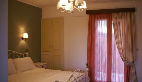 Studio (2 Adults)