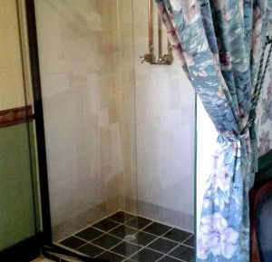 Deluxe Double Room with Shower