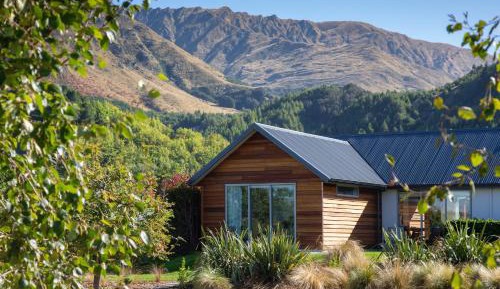 Apartment with Mountain View