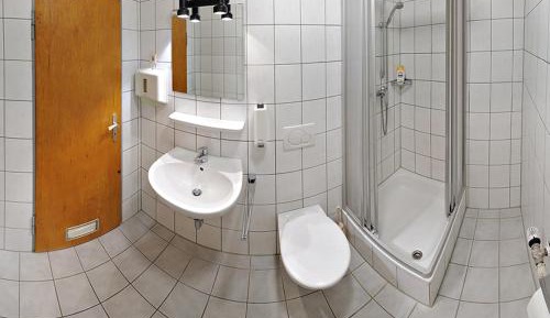 Double or Twin Room with Shared Bathroom in Hallway
