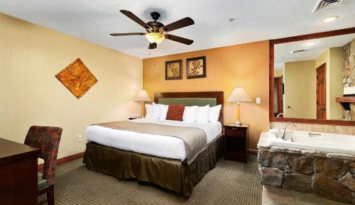 Deluxe One-Bedroom Suite