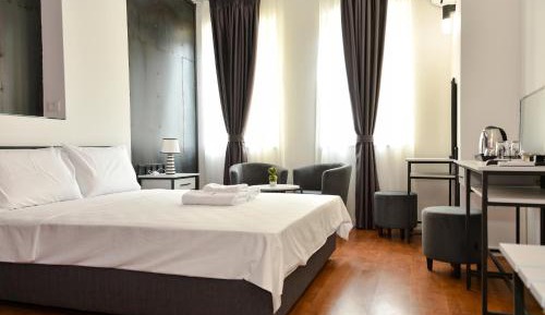 Color - Triple Room