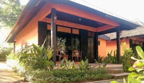 Bungalow with Garden View