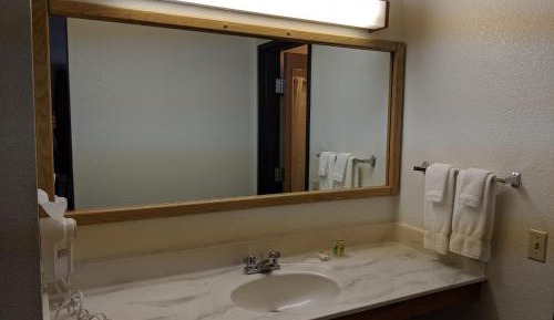 King Suite with Spa Bath - Non-Smoking