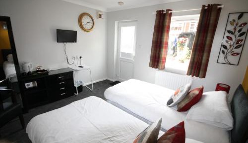 Twin Room with Shower