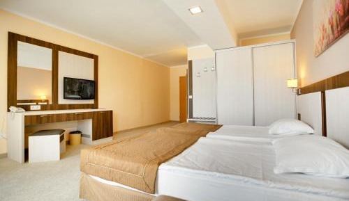 Twin Room with Pool View