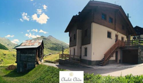 Apartment with Mountain View