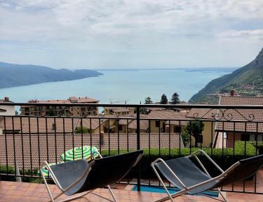 Superior Two-Bedroom Apartment with Lake View