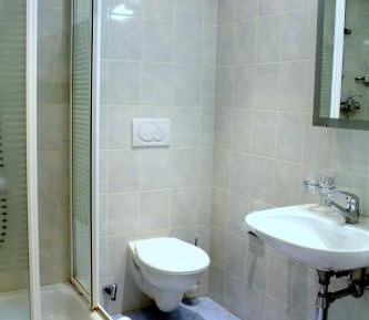 Triple Room with Private Bathroom and Park view