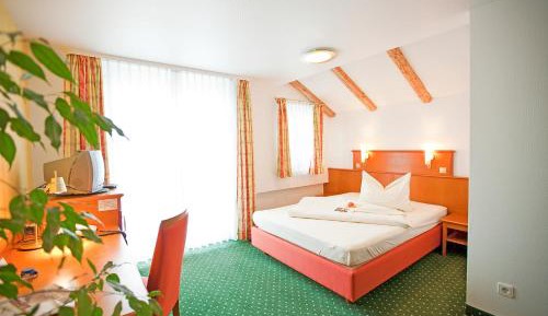 Deluxe Double Room (1 Adult)