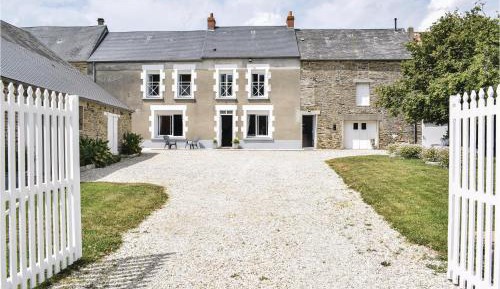 Three-Bedroom Holiday Home 