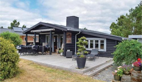 Three-Bedroom Vacation Home 