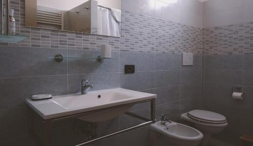 Basic Single Room with Shared Bathroom