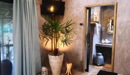 Deluxe Bungalow with Garden View