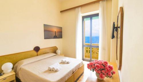 Double Room with Balcony and Sea View