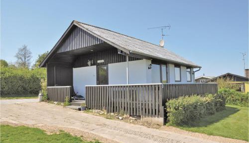 One-Bedroom Holiday Home