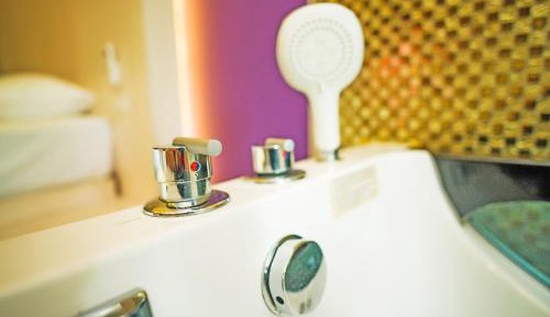 King Room with Spa Bath