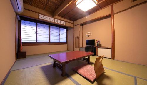 Japanese-Style Twin Room with Shared Bathroom