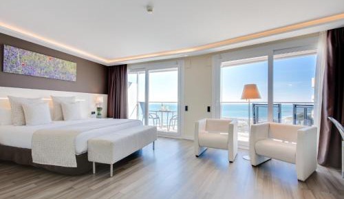 Junior Suite Side Sea View (2 Adults)