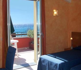 Quadruple Room with Sea View