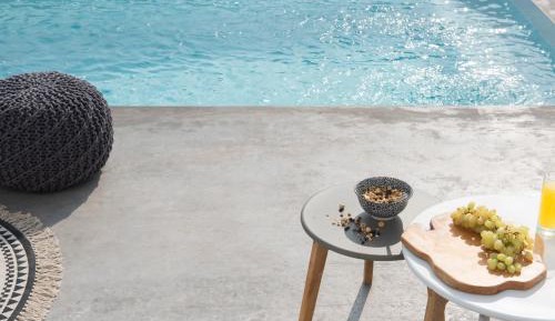 Apartment with Pool View 