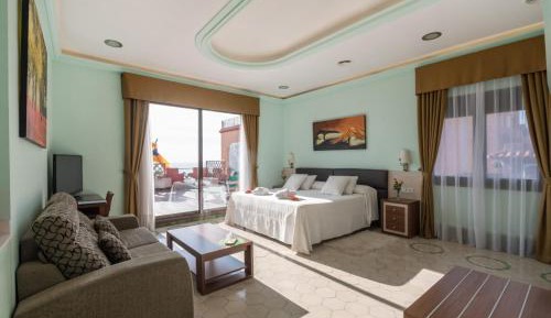 Deluxe Suite with Spa Bath
