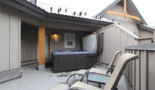 Deluxe Two-Bedroom Apartment - with Hot Tub