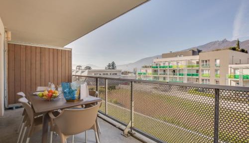 Three-Bedroom Apartment with Balcony