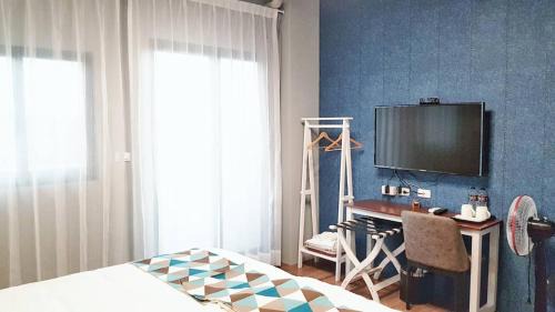 Double or Twin Room with Balcony and Mountain View