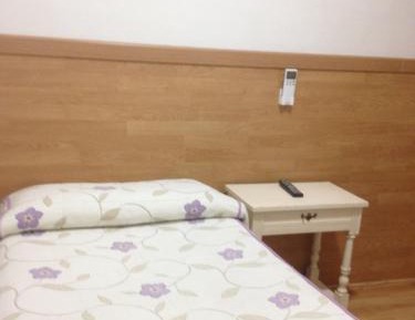 Basic Single Room with Shared Bathroom