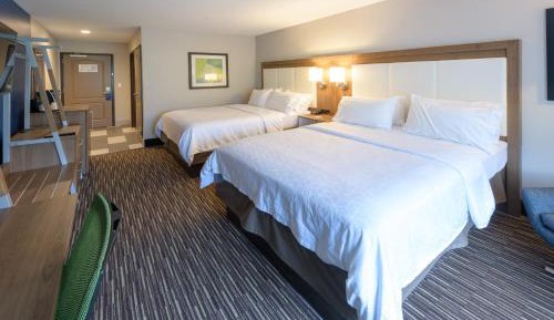 Standard Queen Room with Two Queen Beds - Communications Accessible