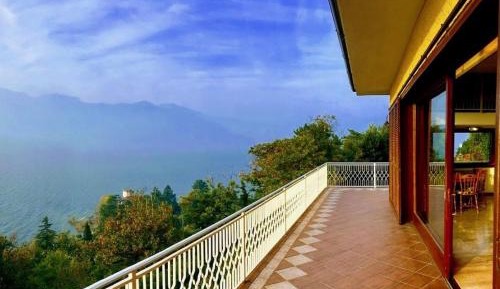 Apartment with Lake View
