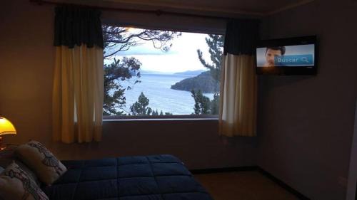 Three-Bedroom Apartment with Lake View