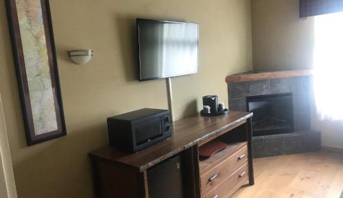King Room with Fireplace - Parkway