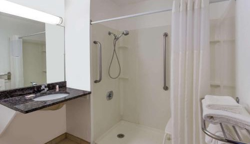 Queen Room - Mobility Access/Non-Smoking