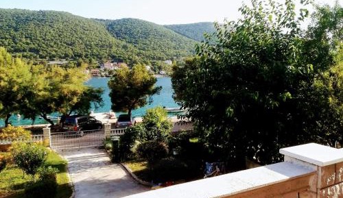 Three-Bedroom Apartment with Balcony and Sea View