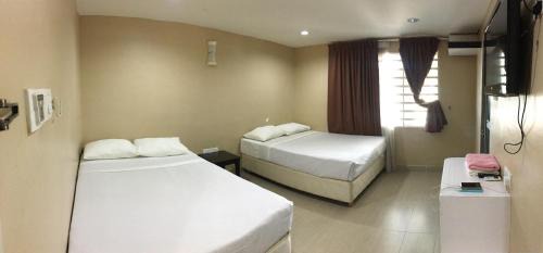 Quadruple Room with Private Bathroom