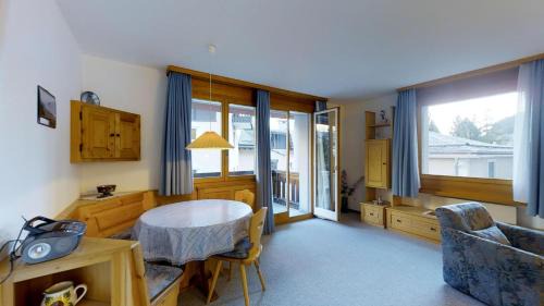 Apartment with Mountain View