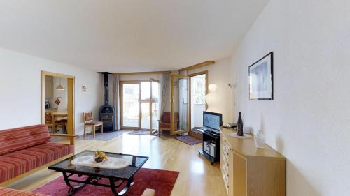 Apartment with Mountain View