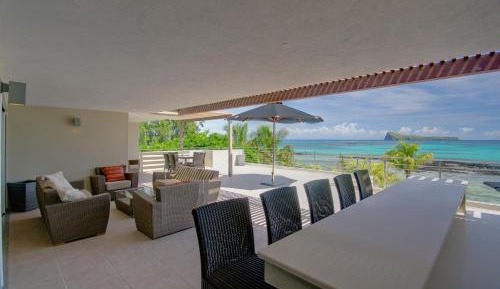 Four-Bedroom Penthouse Apartment with Sea View