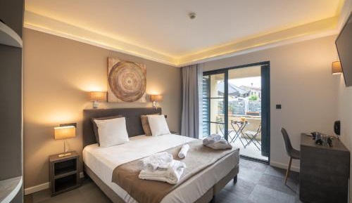 King Room with Balcony - Ground Floor