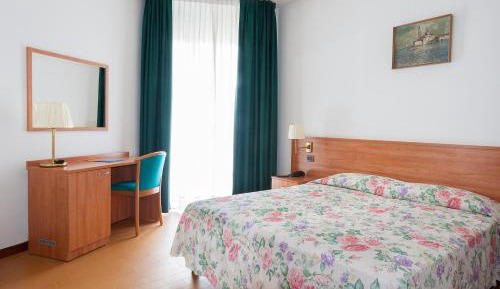 Double or Twin Room with Lateral Sea View
