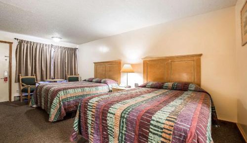 Queen Room with Two Queen Beds - Non-Smoking