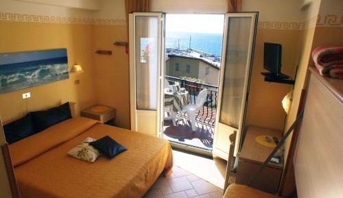 Double Room with Extra Bed and Sea View