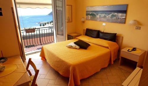 Double or Twin Room with Sea View