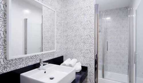 One-Bedroom Apartment with Balcony (4 Adults)