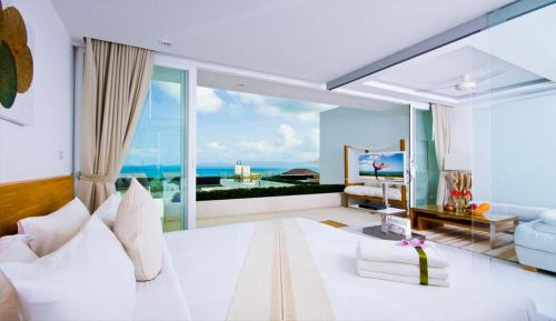 One-Bedroom Suite - Pool Access